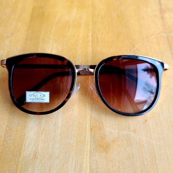 Oscar dela Renta Sunglasses - Picture 4 of 5